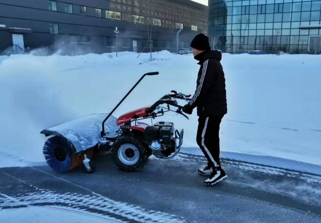 长春某药业集团扫雪机